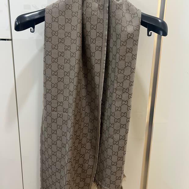 구찌 울 베이지 목도리