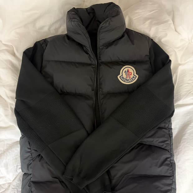 몽클레어 니트패딩 23fw L사이즈