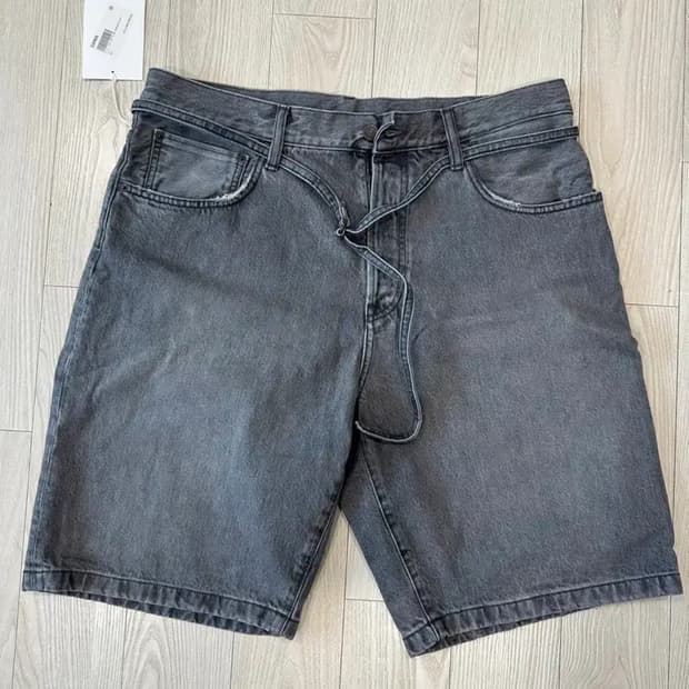 [33] 아크네 스튜디오 그레이 데님 벨트 쇼츠