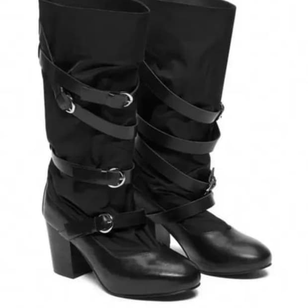 DEINET 다이닛 버클 장식 힐 부츠 블랙