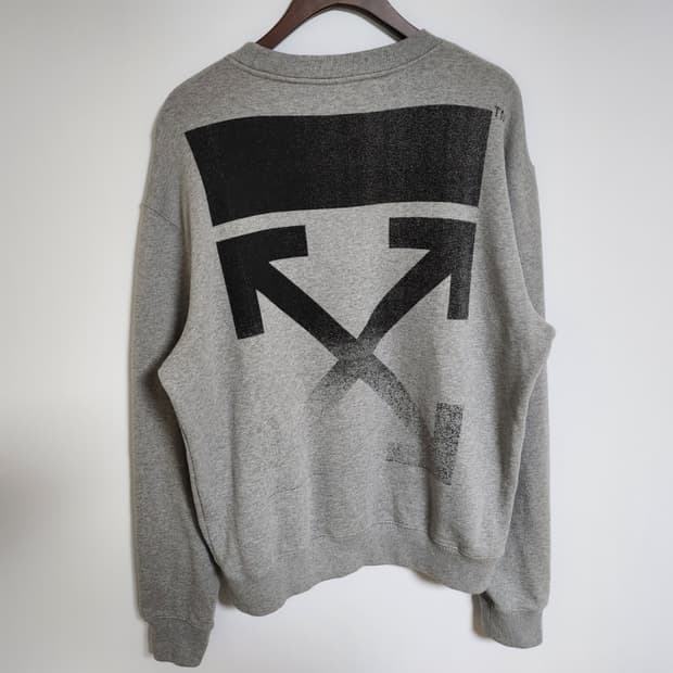 [M] 오프화이트 디그레이드 남성 맨투맨 OMBA025F21FLE006