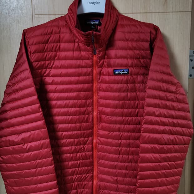 파타고니아 다운쉬프트 버건디 컬러 M사이즈 판매합니다.