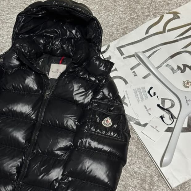 [정품] 몽클레어 마야 와펜패치 유광 패딩 블랙 3사이즈 