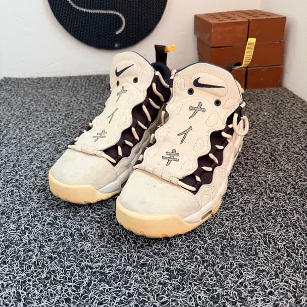 나이키 에어 모어 머니(Nike Air More Money) 