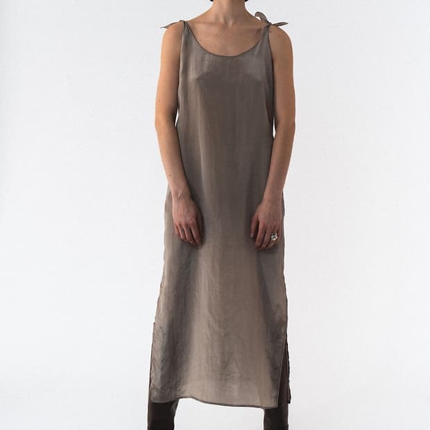 아모멘토 타이드 슬립 드레스 tied slip dress