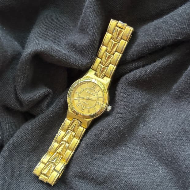 metal quartz watch