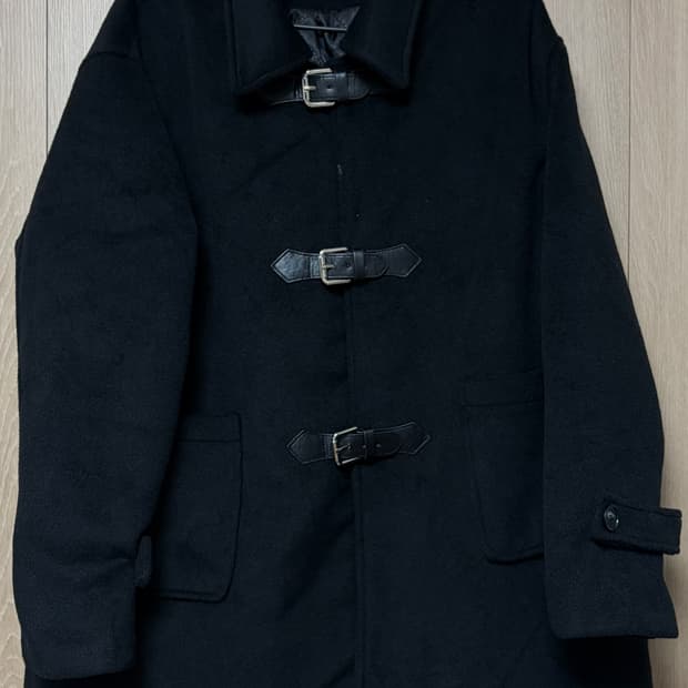 블랙 베이직 버클 코트