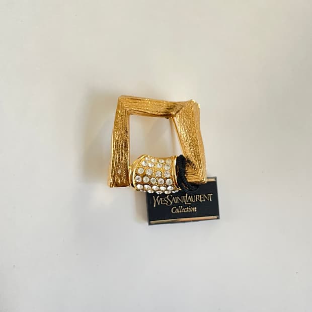 입생로랑 골드 라인스톤 브로치 새상품
