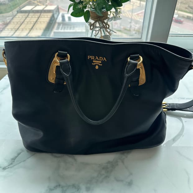 프라다 카프스킨 숄더백