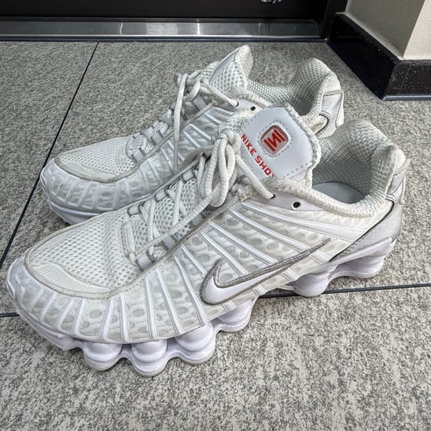 나이키 샥스 화이트 240 US 7 W