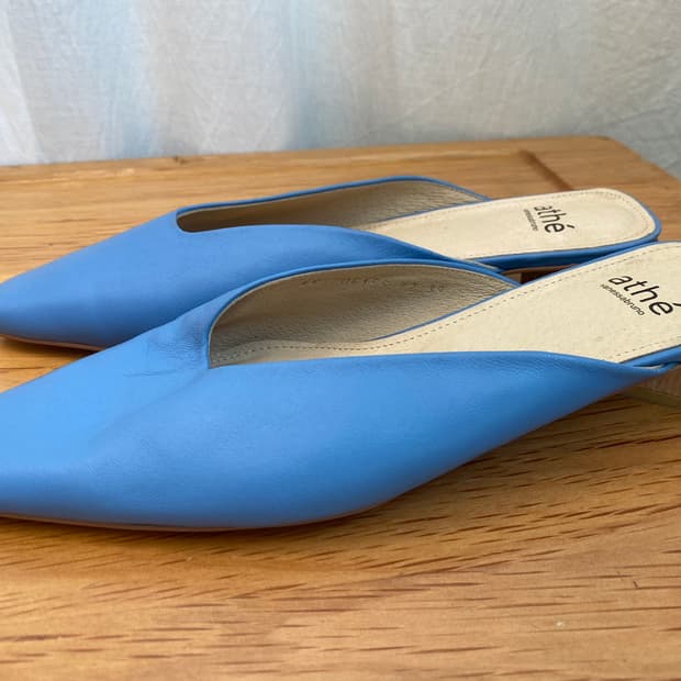 아떼바네사브루노 스카이블루 뮬