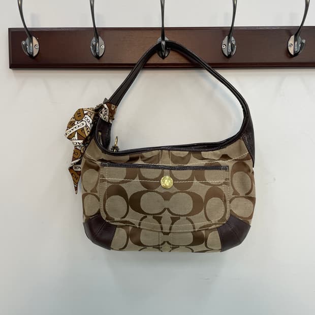 코치 시그니처 로고 y2k 호보 숄더백