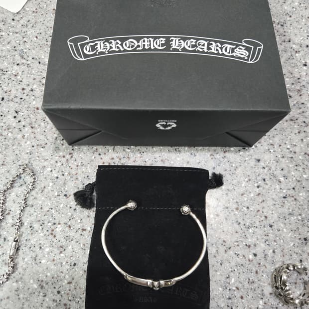 크롬하츠 정품
스키니 타이니 크로스 뱅글팔찌