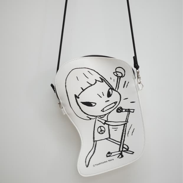 요시토모 나라 콜라보 크로스백