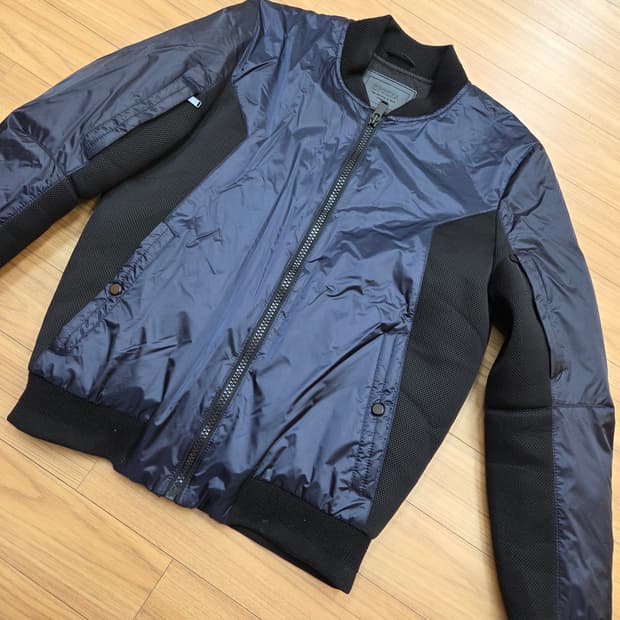 지오지아 남성 봄버 자켓 네이비 색상입니다. 사이즈는 100이고, 95 