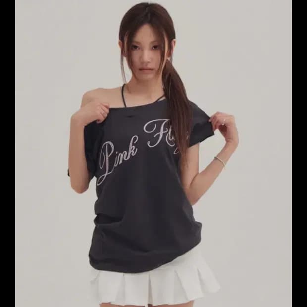 포어링 핑크 플래그 박스티 차콜 원숄더 차콜