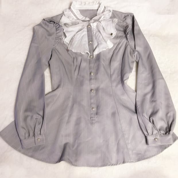 (이체시에눌) 시크릿허니 양산형 레이스 리본 진주 단추 포인트 블라우스