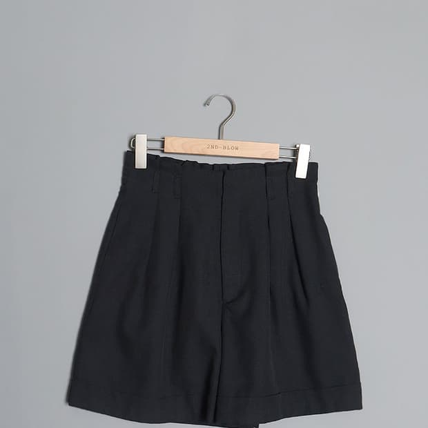 G U Tuck Wide Shorts (26~27)