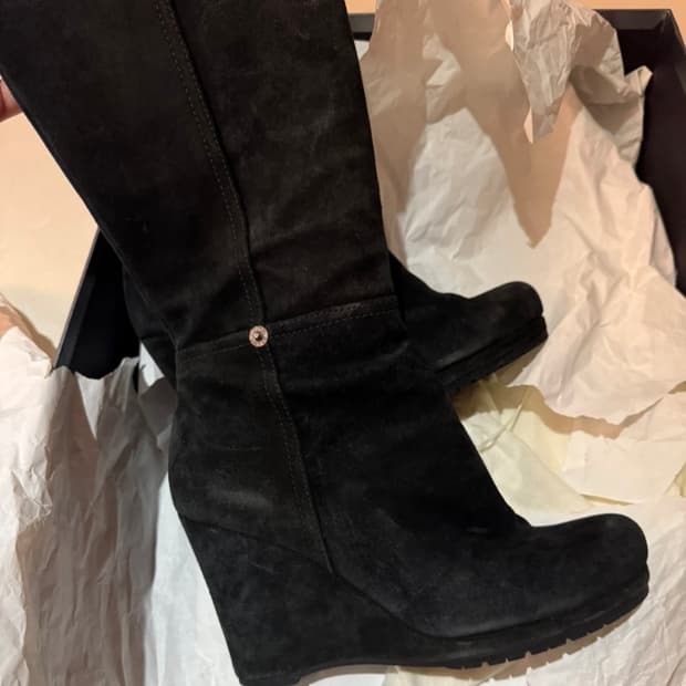 프라다 블랙 스웨이드 웨지힐 부츠