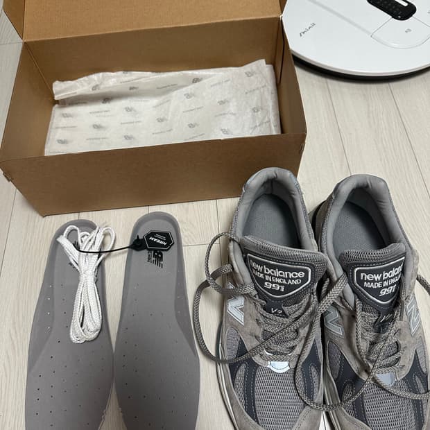 뉴발란스 991 v2 그레이 사이즈 280 팝니다