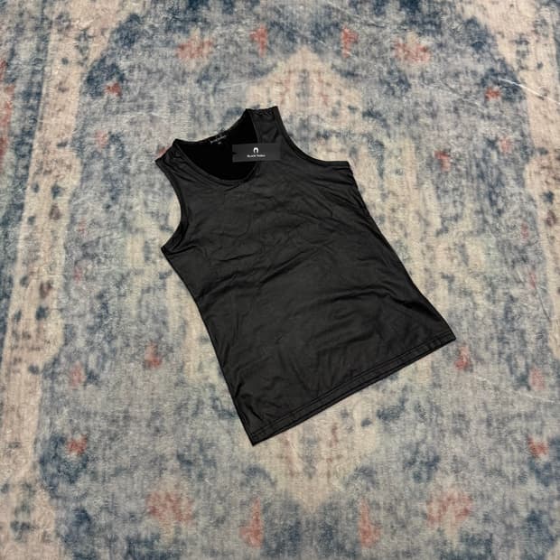 Black varia 00s fake leather sleveeless