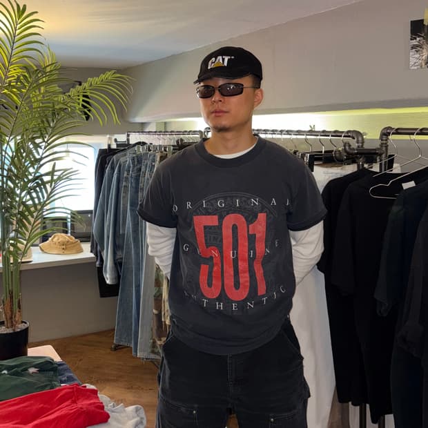 90’s Levi’s 501 logo print hard faded T