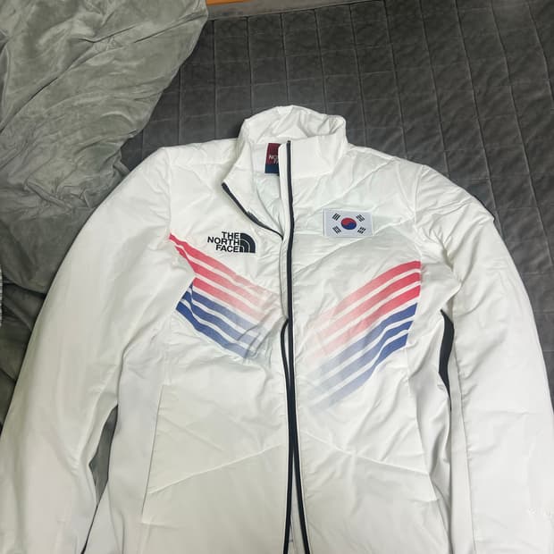 노스페이스 팀코리아 베이징올림픽 선수용 경량패딩 판매합니다