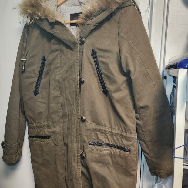 마쥬(Maje) 라쿤퍼 야상 후드점퍼 1사이즈