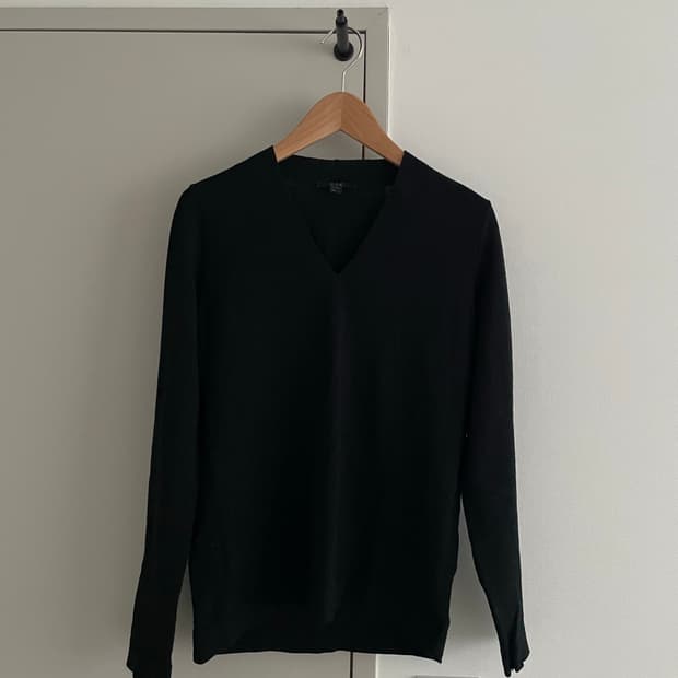 Cos 브이넥 검정 니트  xs