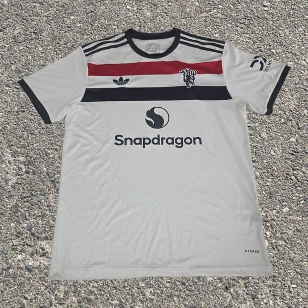 아디다스 맨유 24-25 써드 유니폼