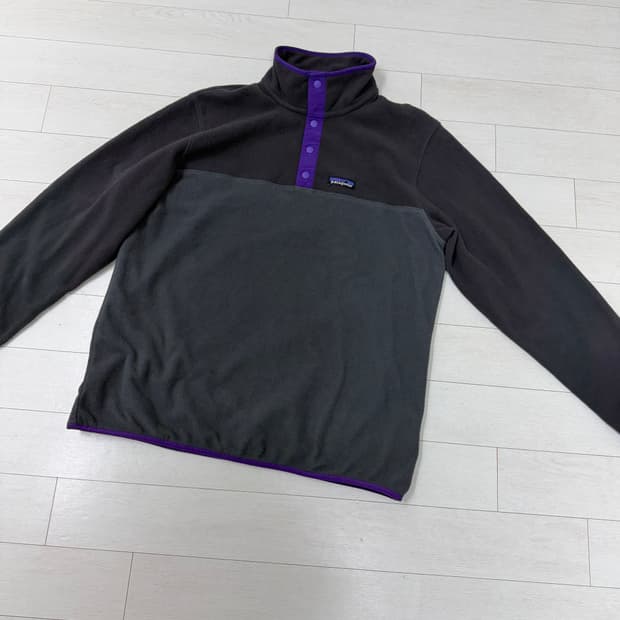 파타고니아 신칠라 M 사이즈 오염 없구 찢김도없는데  옆구리 텍이 잘린 