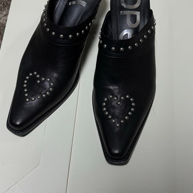 오픈 와이와이 스터드 뮬 245