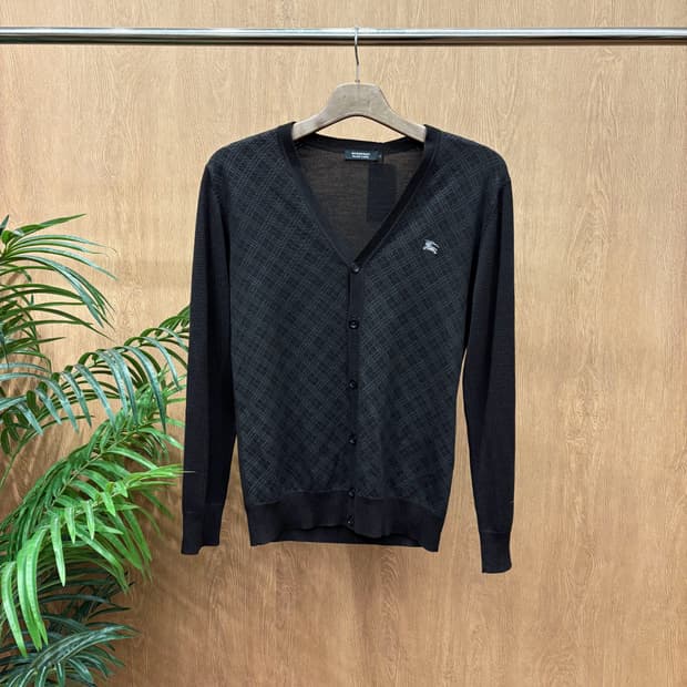 버버리 블랙라벨 브이넥 가디건 타탄 체크 로고 자수 디테일 블랙