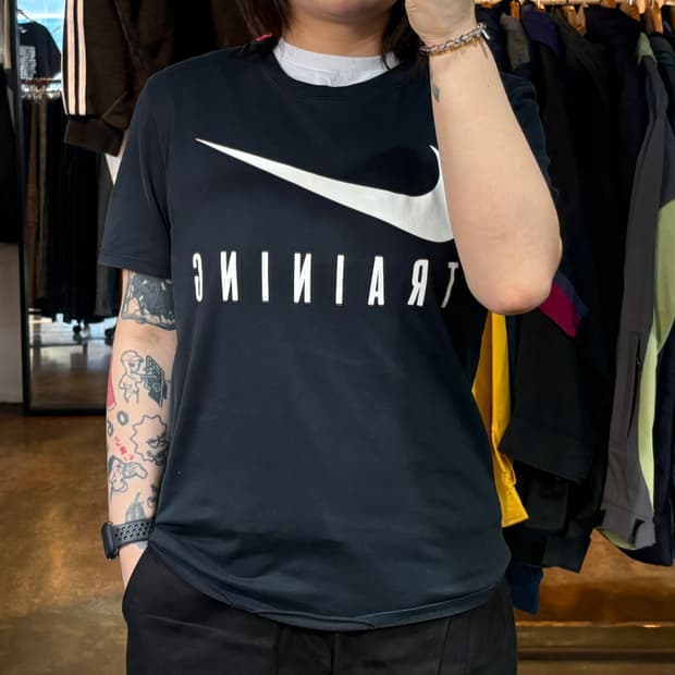 나이키 스우시 블랙 반팔