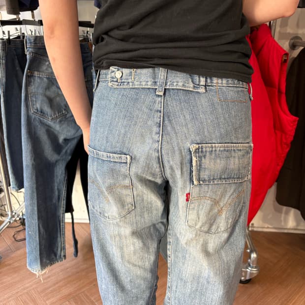 리바이스 엔지니어드진 신치백 모델