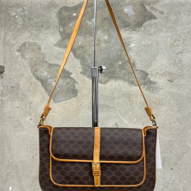 Celine 셀린느 마카담 가죽 버클 숄더백