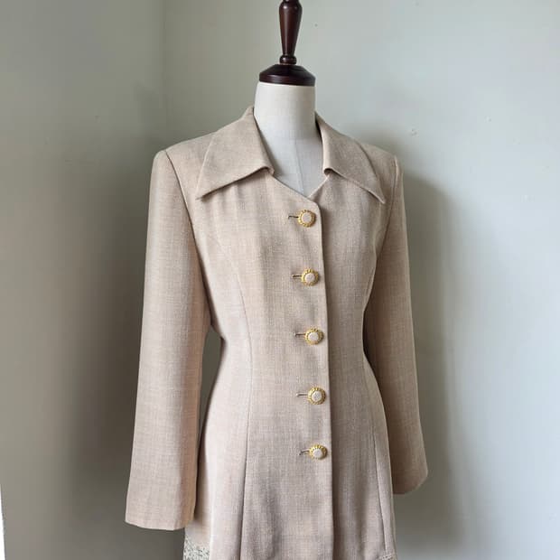 베이지 레이스 장식 롱 자켓