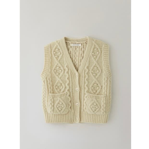 낫띵리튼 케이블 니트 베스트
