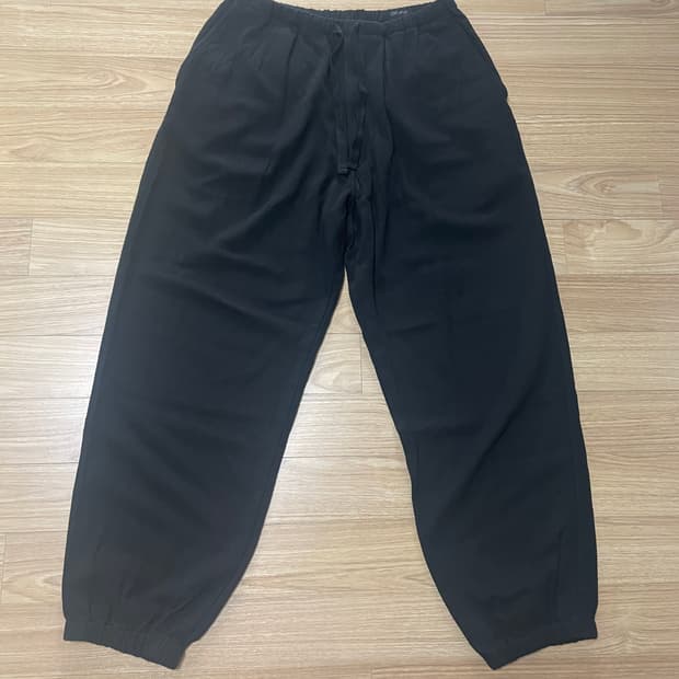 [1] 코모리 25ss 실크넵 드로스트링 팬츠