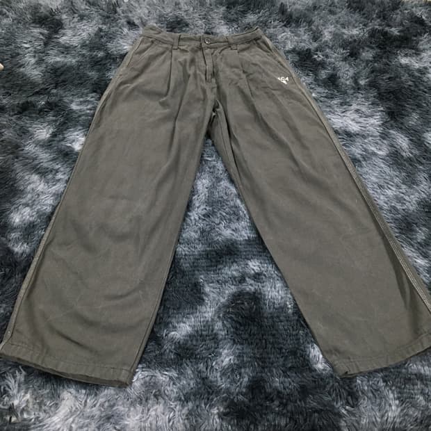 투티/0229 AECA 딥카키 팬츠 와이드 핀턱 스티치