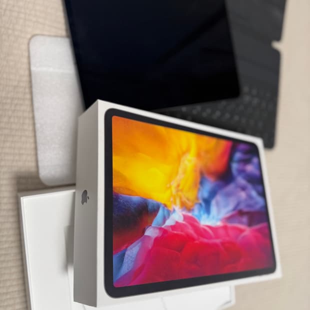 아이패드프로 11형(2세대) 셀룰러 128GB+정품키보드