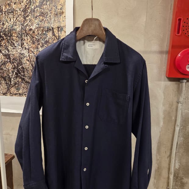 유니버셜 웍스 오픈칼라넥 셔츠 