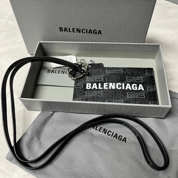 발렌시아가 스트랩 카드지갑 새상품