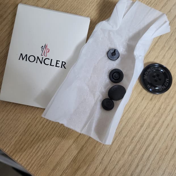 몽클레어 클루니 블랙 여분단추