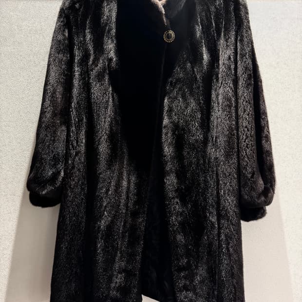 대동모피 블랙그라마 롱 밍크 코트