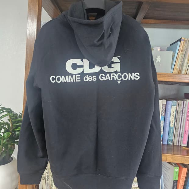 한국에서 못구하는(새상품)CDG 꼼데가르송 백로고 후드집업 팔아요