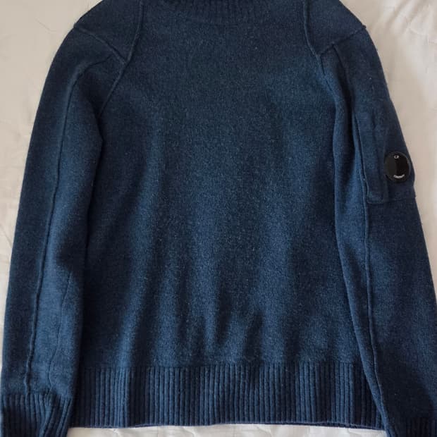 CP컴퍼니 터틀넥 니트 48사이즈 정품