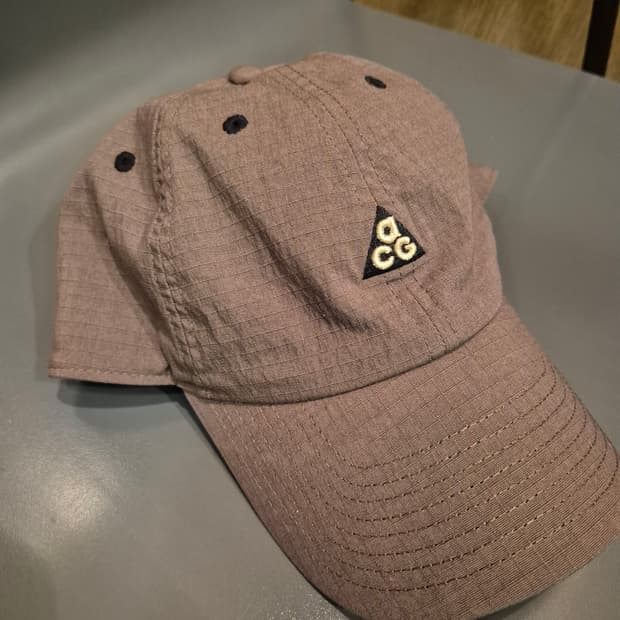 나이키 ACG 헤리티지 86캡 아이언스톤 판매합니다