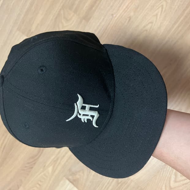 뉴에라 피오갓 에센셜 738