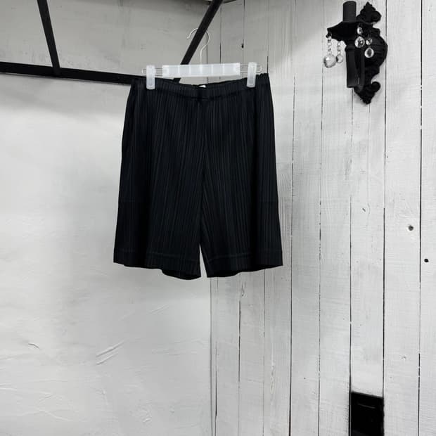 pleats please (issey miyake)